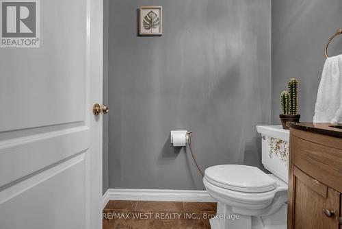1136 Middlebury Avenue, Oshawa, ON - Indoor Photo Showing Bathroom