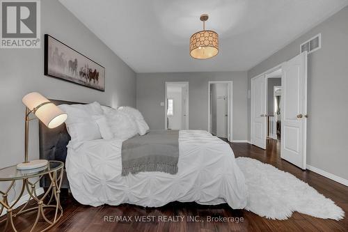 1136 Middlebury Avenue, Oshawa, ON - Indoor Photo Showing Bedroom