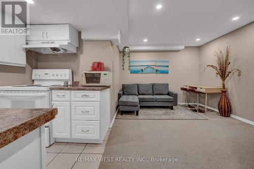 1136 Middlebury Avenue, Oshawa, ON - Indoor Photo Showing Kitchen