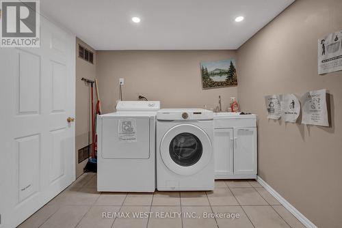 1136 Middlebury Avenue, Oshawa, ON - Indoor Photo Showing Laundry Room