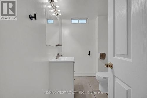 1136 Middlebury Avenue, Oshawa, ON - Indoor Photo Showing Bathroom