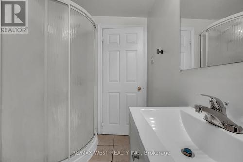 1136 Middlebury Avenue, Oshawa, ON - Indoor Photo Showing Bathroom