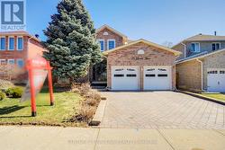 21 LARRATT LANE  Richmond Hill, ON L4C 9J1