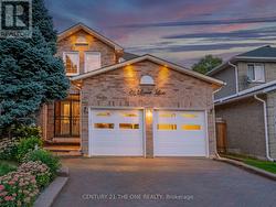 21 LARRATT LANE Richmond Hill, ON L4C 9J1