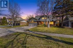 253 MCCRANEY STREET W Oakville, ON L6H 3A9