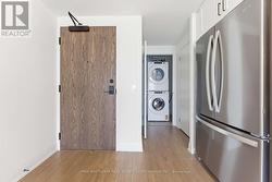 Foyer/Washer & Dryer - 