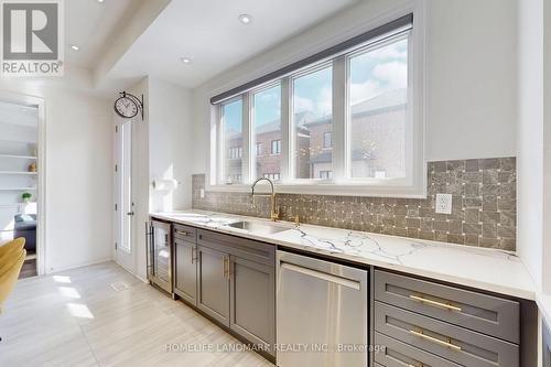 2438 Irene Crescent, Oakville, ON - Indoor Photo Showing Kitchen