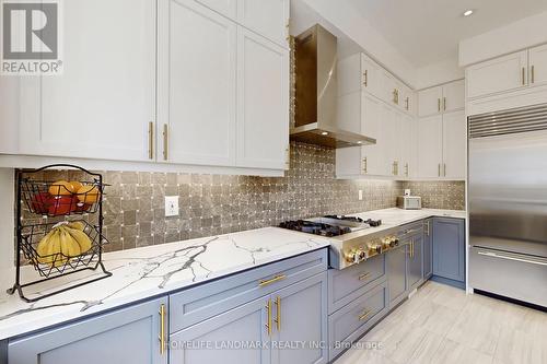 2438 Irene Crescent, Oakville, ON - Indoor Photo Showing Kitchen With Upgraded Kitchen