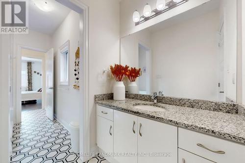 2438 Irene Crescent, Oakville, ON - Indoor Photo Showing Bathroom