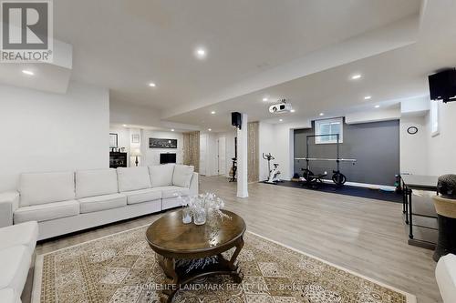 2438 Irene Crescent, Oakville, ON - Indoor Photo Showing Living Room