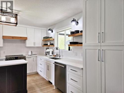 2312 West Fraser Road, Quesnel, BC - Indoor Photo Showing Kitchen With Double Sink With Upgraded Kitchen