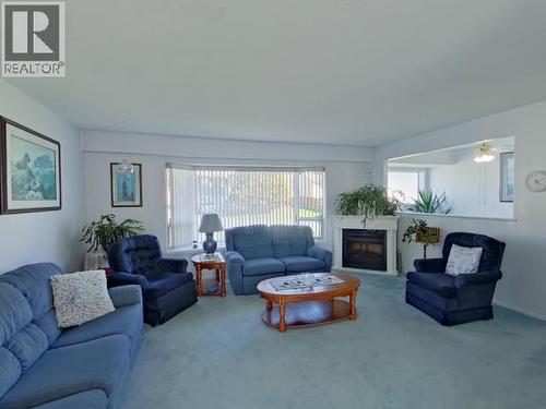 3845 Quadra Ave, Powell River, BC - Indoor Photo Showing Living Room With Fireplace
