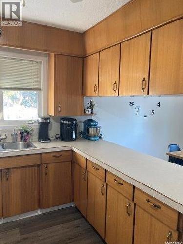 212 Fourth Street Ne, Ituna, SK - Indoor Photo Showing Kitchen