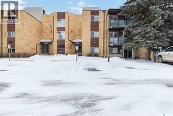 305 415 Tait COURT  Saskatoon, SK S7H 5L3