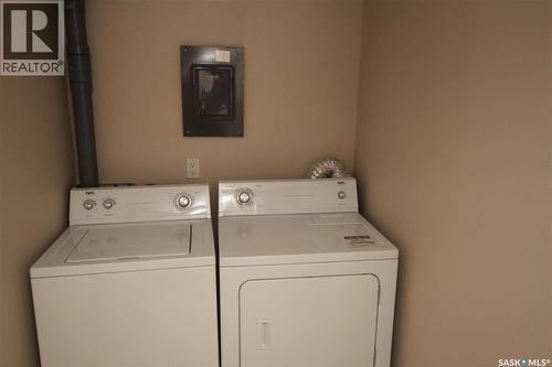 708 537 4Th Avenue N, Saskatoon, SK - Indoor Photo Showing Laundry Room