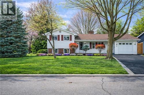 15 HARVEST Lane  Brantford, ON N3R 5R3
