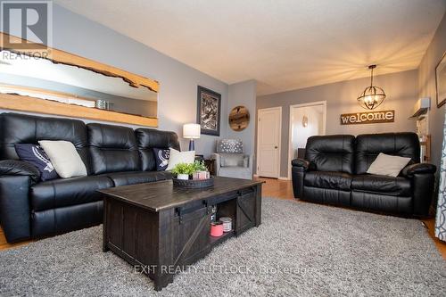 871 Westdale Avenue, Peterborough (Northcrest Ward 5), ON - Indoor Photo Showing Living Room