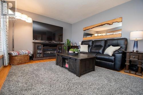 871 Westdale Avenue, Peterborough (Northcrest Ward 5), ON - Indoor Photo Showing Living Room