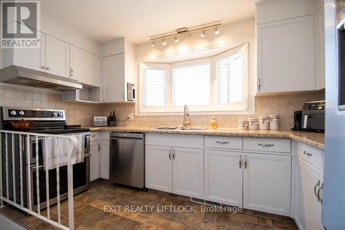 871 Westdale Avenue, Peterborough (Northcrest Ward 5), ON - Indoor Photo Showing Kitchen With Stainless Steel Kitchen