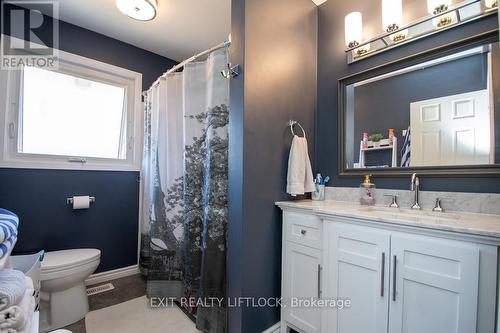 871 Westdale Avenue, Peterborough (Northcrest Ward 5), ON - Indoor Photo Showing Bathroom