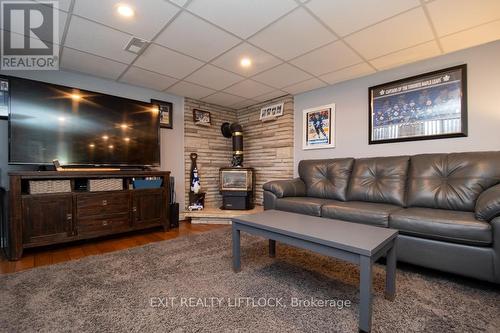 871 Westdale Avenue, Peterborough (Northcrest Ward 5), ON - Indoor Photo Showing Living Room
