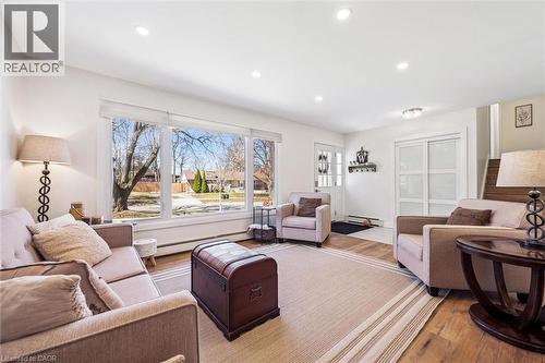 316 Dale Crescent, Waterloo, ON - Indoor Photo Showing Living Room