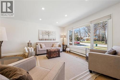 316 Dale Crescent, Waterloo, ON - Indoor Photo Showing Living Room
