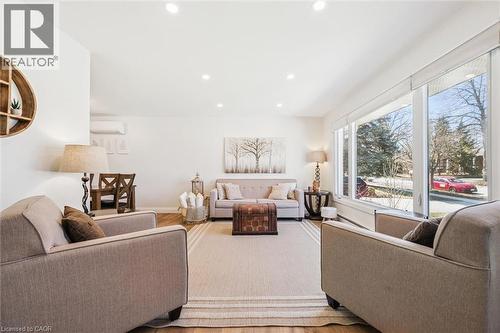 316 Dale Crescent, Waterloo, ON - Indoor Photo Showing Living Room
