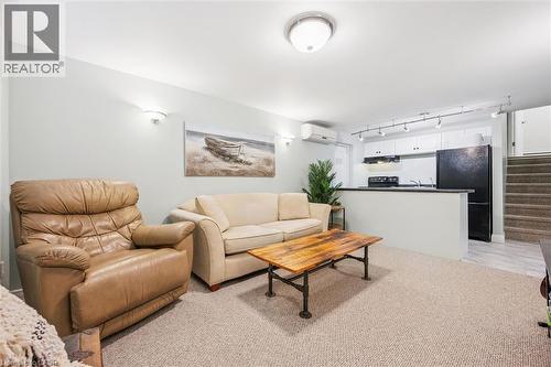 316 Dale Crescent, Waterloo, ON - Indoor Photo Showing Living Room