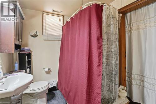 1382 Cannon Street E, Hamilton, ON - Indoor Photo Showing Bathroom