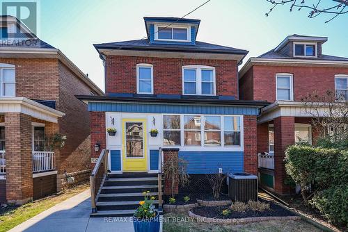 207 EDGEMONT STREET S  Hamilton, ON L8K 2J1