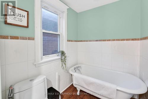 207 Edgemont Street S, Hamilton, ON - Indoor Photo Showing Bathroom