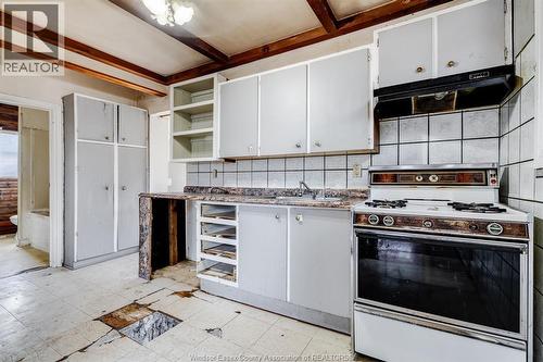 1541 Albert, Windsor, ON - Indoor Photo Showing Kitchen