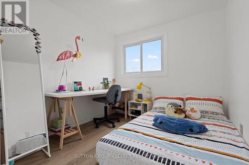 64 - 40 Tiffany Drive, London East (East I), ON - Indoor Photo Showing Bedroom