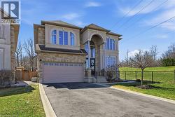 240 CLOVERLEAF Drive  Ancaster, ON L9K 1T2