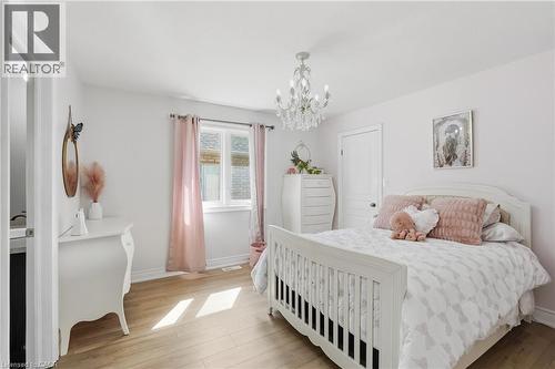 240 Cloverleaf Drive, Ancaster, ON - Indoor Photo Showing Bedroom