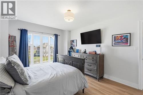 240 Cloverleaf Drive, Ancaster, ON - Indoor Photo Showing Bedroom
