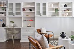 38 RUTLAND STREET  Toronto, ON M6N 1G1