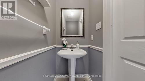 39 Etherington Crescent, Barrie, ON - Indoor Photo Showing Bathroom