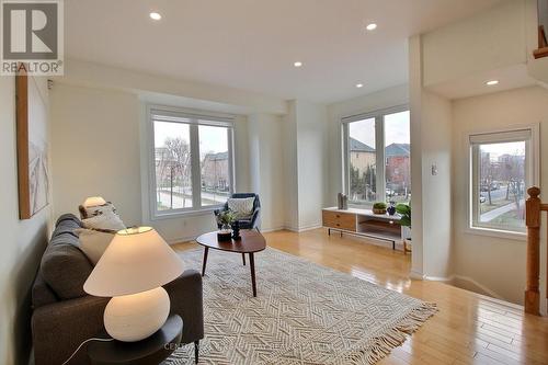 40 Leitchcroft Crescent, Markham, ON - Indoor Photo Showing Living Room