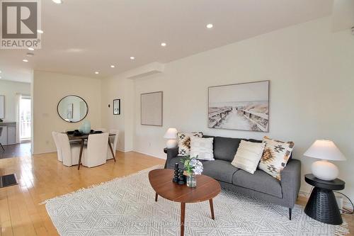 40 Leitchcroft Crescent, Markham, ON - Indoor Photo Showing Living Room