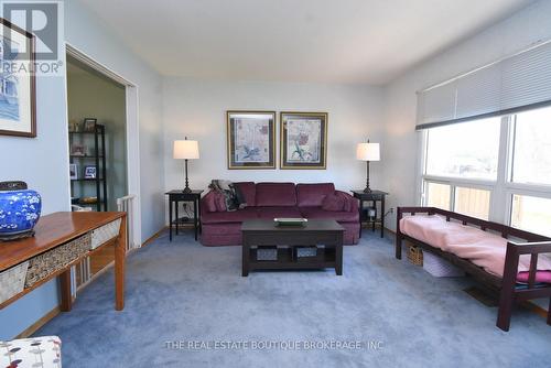 Spacious living room featuring carpet flooring - 1345 Colonsay Drive, Burlington, ON - Indoor Photo Showing Living Room