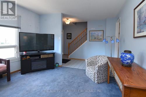 Living room and front hall area - 1345 Colonsay Drive, Burlington, ON - Indoor Photo Showing Living Room
