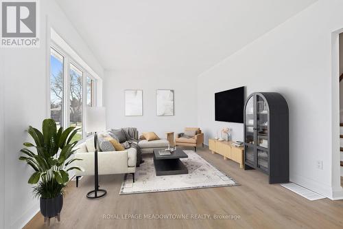 3 Bard Lane, Halton Hills, ON - Indoor Photo Showing Living Room