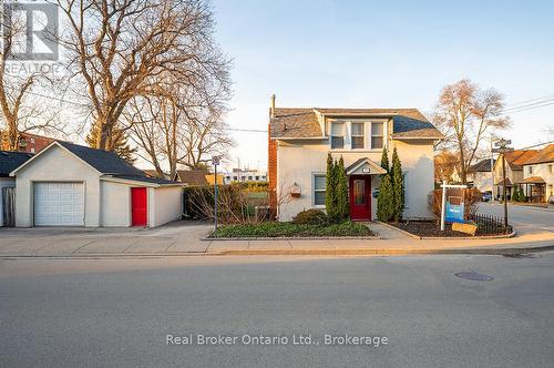 15 MAPLE AVENUE  Hamilton (Stoney Creek), ON L8G 2P1
