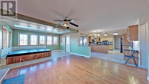 571 Hickory Beach Road, Kawartha Lakes, ON - Indoor Photo Showing Other Room