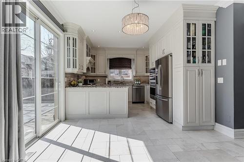 3200 Cotter Road, Burlington, ON - Indoor Photo Showing Kitchen