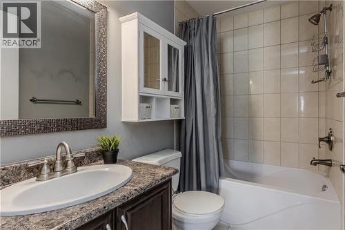 3200 Cotter Road, Burlington, ON - Indoor Photo Showing Bathroom