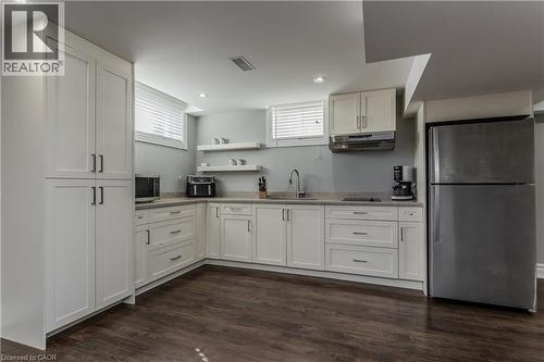 3200 Cotter Road, Burlington, ON - Indoor Photo Showing Kitchen