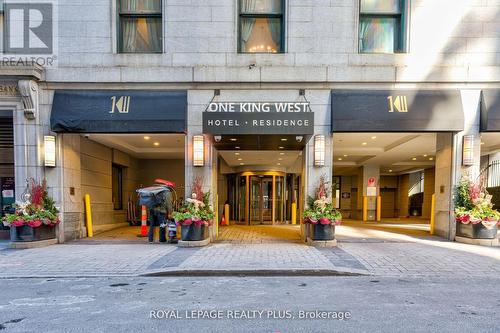 1706 - 1 KING STREET W  Toronto, ON M5H 1A1